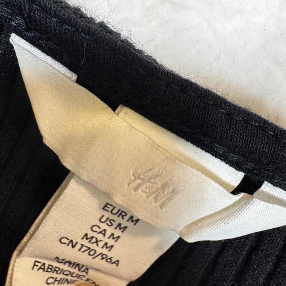 H&M Crop Top Womens Size Medium Black Short Sleeve Y2K Preppy Ribbed Goth - Picture 3 of 9